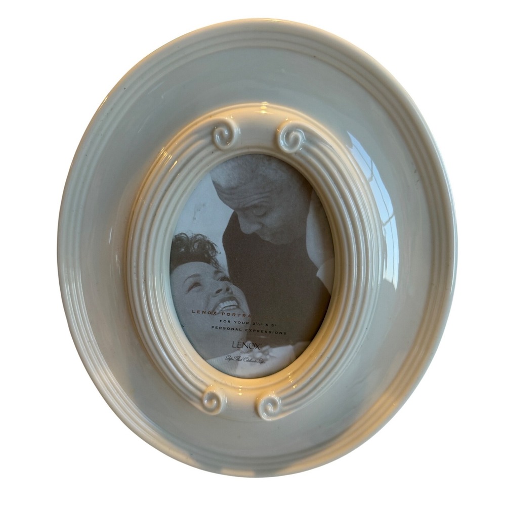 VINTAGE Lenox Ivory China Cameo Oval Picture Frame 3.5x5 Ribbed Scroll USA